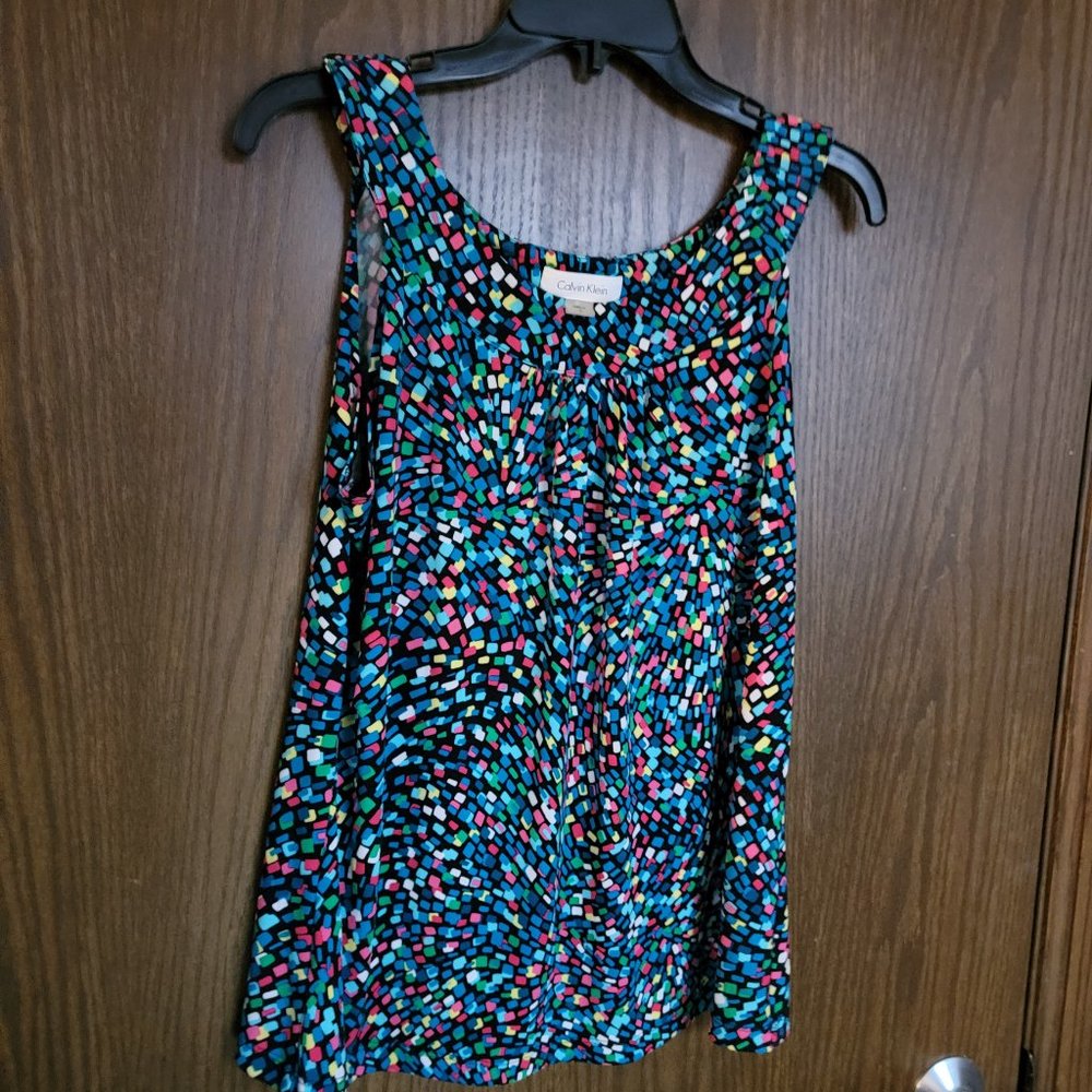 Calvin Klein Geometric Print Matte Jersey Pleat Crew Neck Sleeveless Top Size L